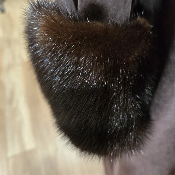 Chic Women's MochaTrench Coat with Fur Collar.  Fur Removes From Entire Coat - Picture 6 of 8